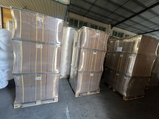 Film de polypropylène orienté biaxialement anti-rayures avec une dureté de surface 3H et une résistance supérieure aux rayures pour le papier