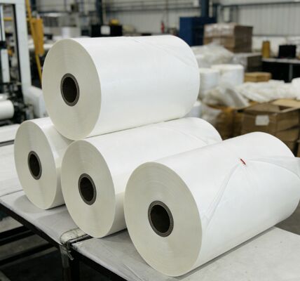 Film de laminage mat de qualité supérieure avec traitement corona à double face de plus de 42 dynes et d'une épaisseur de 17 à 45 microns pour la lamination thermique