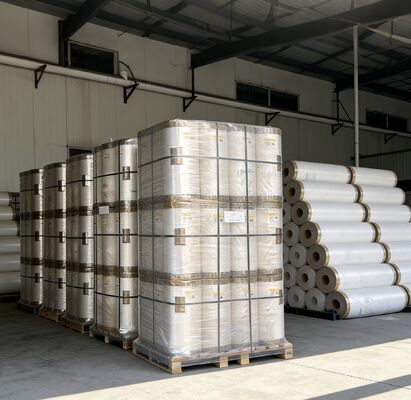 Film de stratification brillant résistant à l'humidité avec traitement corona double face et adhésif EVA pour une finition brillante