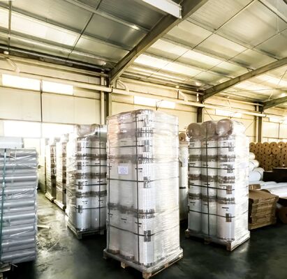 Film de stratification brillant supérieur à 90 GU avec étanchéité à l'humidité et traitement corona à double face