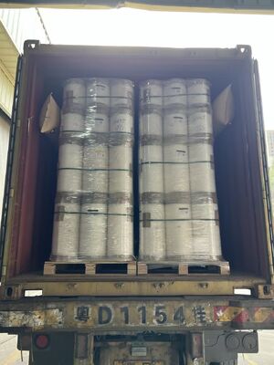 Film PET métallisé résistant à la chaleur jusqu'à 110 °C, résistant aux produits chimiques et à une surface réfléchissante lisse pour l'emballage et la stratification