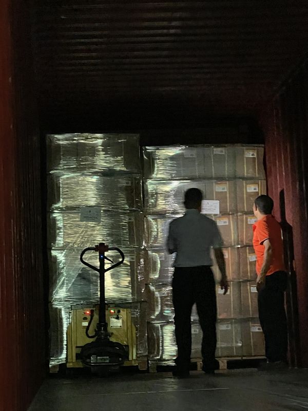 Film de stratification de livre transparent avec adhésif activé par chaleur et noyau de papier de 1 pouce pour stratification thermique