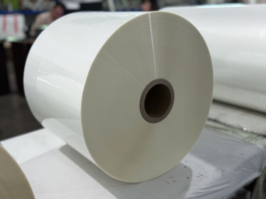 Film de stratification thermique en PET résistant aux rayures, étanche à l'eau, avec finition brillante pour la stratification photographique