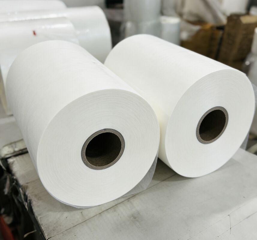 17-45 microns d'épaisseur film de laminage mat avec traitement à double face corona et résistance à l'eau UV pour la protection des impressions