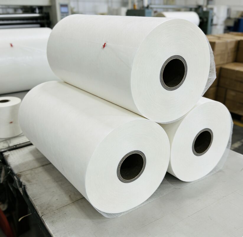 Film de stratification brillant à dureté douce avec traitement à double face et options écologiques pour l'emballage et la protection graphique