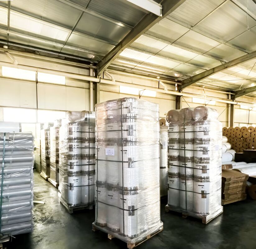 Film de stratification brillant supérieur à 90 GU avec étanchéité à l'humidité et traitement corona à double face