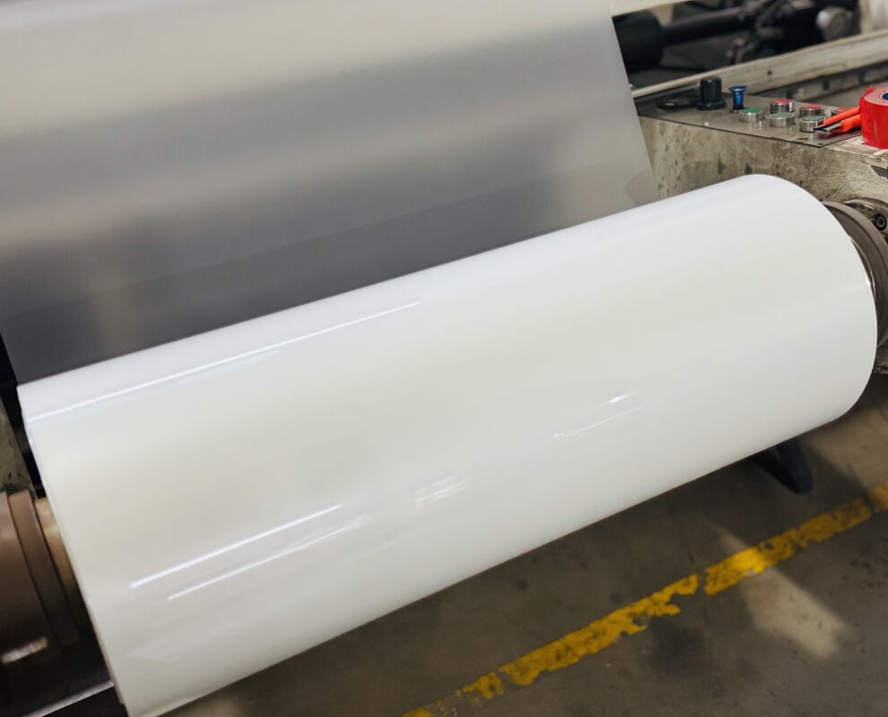 Film de stratification transparent et brillant à résistance à l'humidité pour la protection des documents professionnels