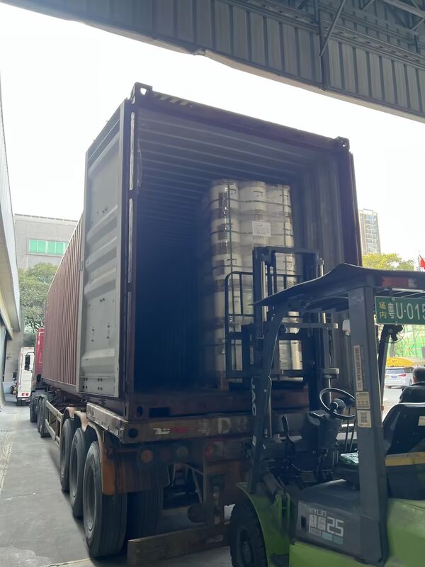 Film PET métallisé résistant à la chaleur jusqu'à 110 °C, surface réfléchissante lisse et résistant aux produits chimiques pour l'emballage et la stratification