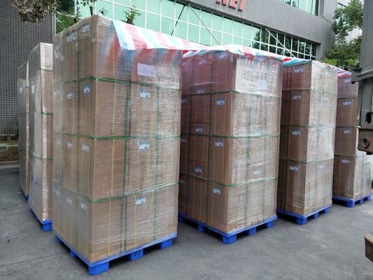 Film de stratification thermique avec matrice adhésive polymère avancée et couche PET optiquement conçue pour la résistance à l'abrasion