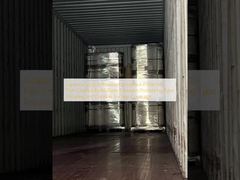 Film de protection de surface à résistance supérieure aux rayures créé par un procédé d'extrusion multiple assurant une couverture de surface durable.