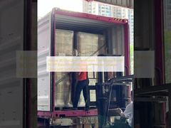 Film de lamination brillant supérieur à 90 GU, finition brillante, film de base BOPP conçu pour offrir un brillant et une protection de surface supérieurs.