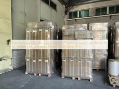 Film de lamination brillant et résistant offrant un niveau de brillance supérieur à 90 GU, parfait pour l'impression commerciale et les arts graphiques.