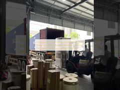 Feuille de film de stratification thermique en PET polyester avec adhésif activé par la chaleur offrant stratification et protection durable